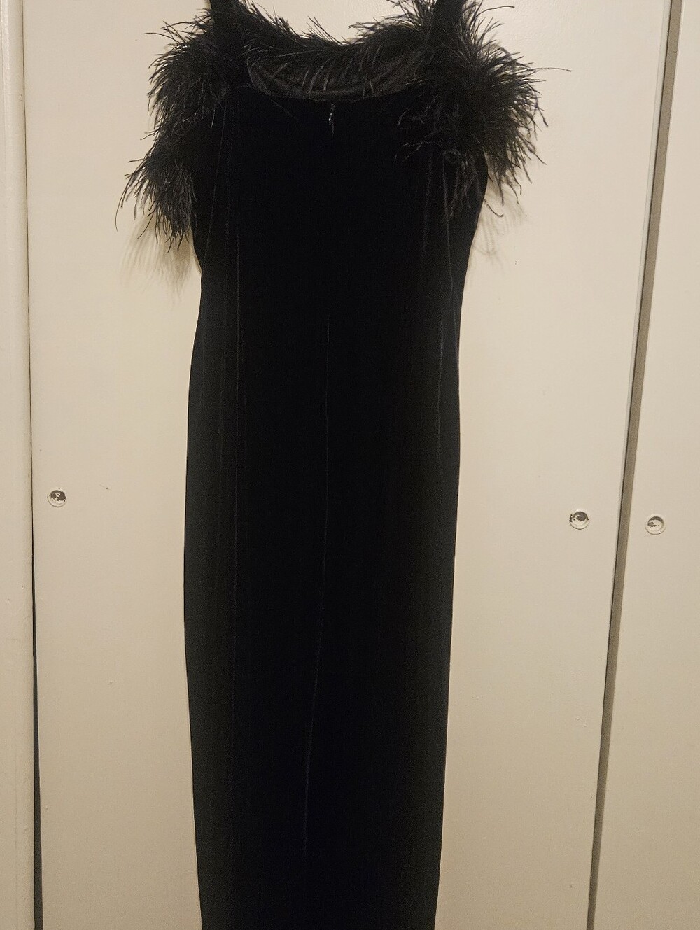 Elegant Black Feather-Trim Alex Evening Dress - Picture 3 of 6